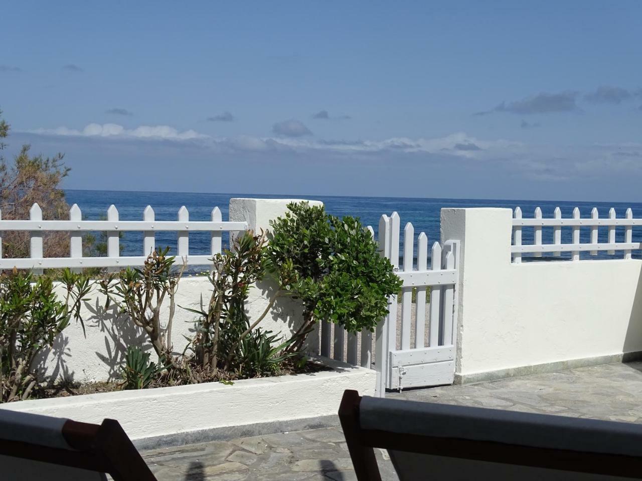 Nama Beach House Монолитос Экстерьер фото