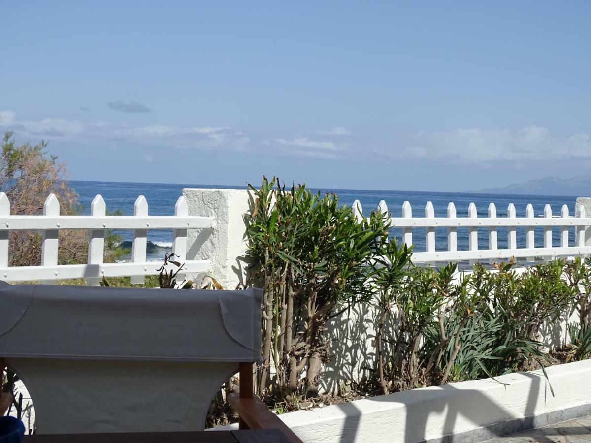 Nama Beach House Монолитос Экстерьер фото