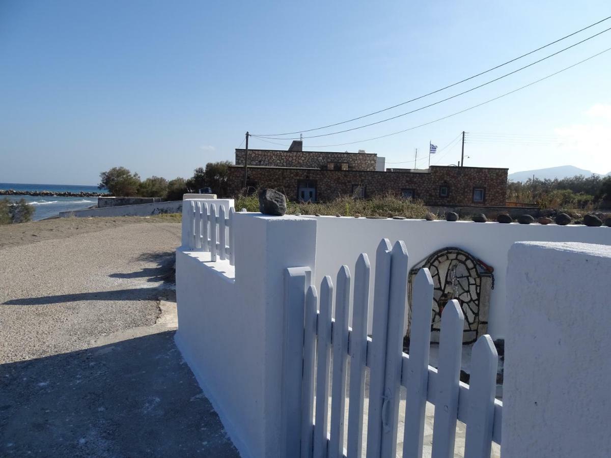 Nama Beach House Монолитос Экстерьер фото
